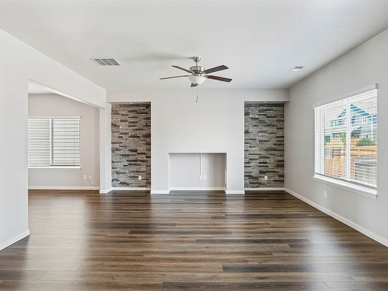 2141 Kerry St — Photo 7
