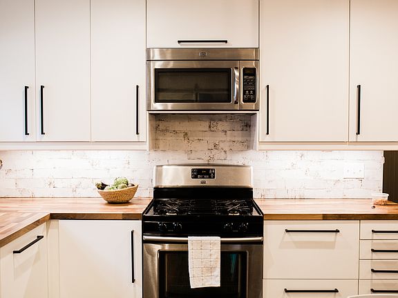 plenty of counterspace to cook