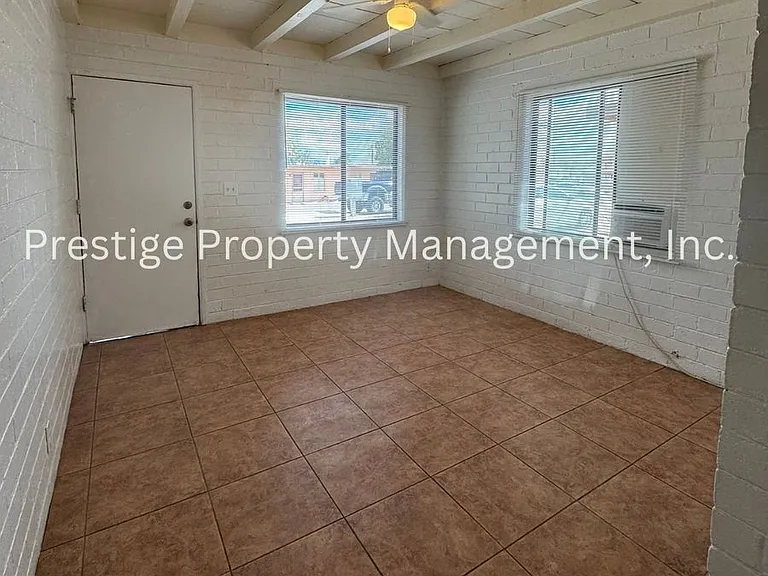 2201 E Grant Rd #19 — Photo 2