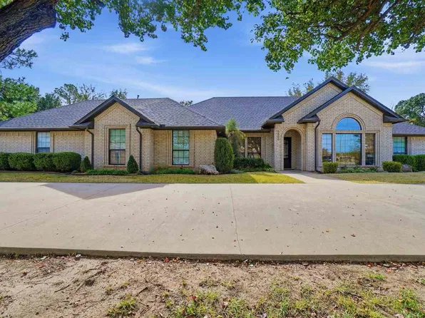 6806 NW Oak Dale Dr, Lawton, OK 73505