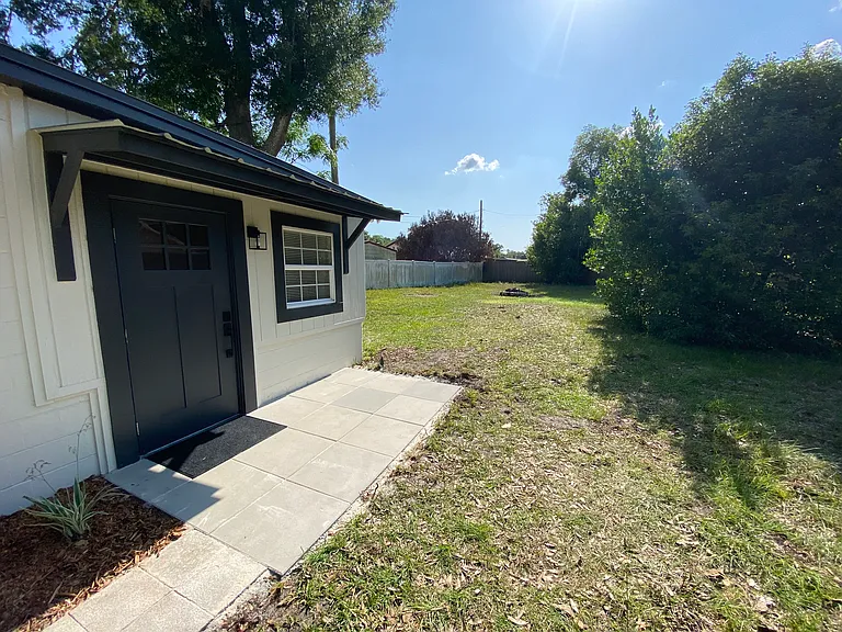 17516 Meadowbridge Dr — Photo 2