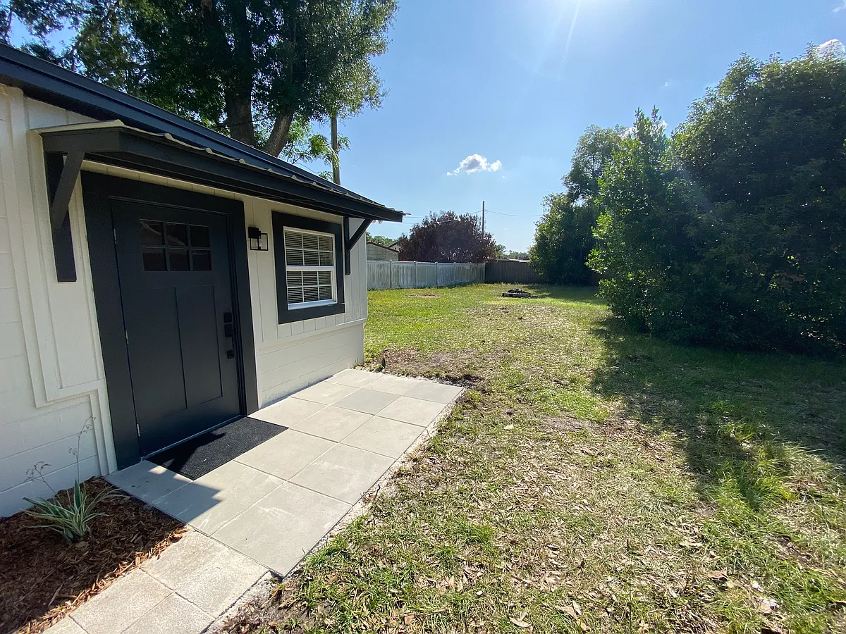 Building Photo - 17516 Meadowbridge Dr