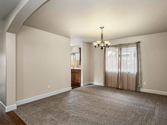 5th image of 21285 SE Daylily Ave