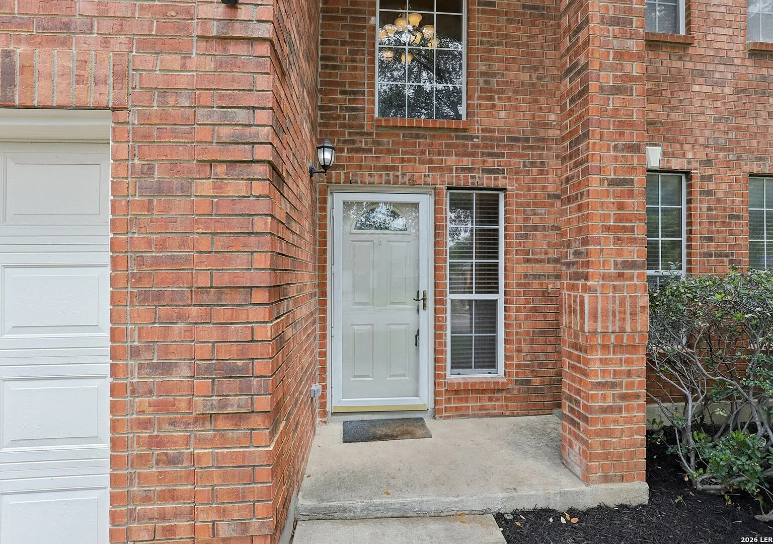 3 bed, 2.5 bath, 2345 sqft, $2,400 — Photo 3