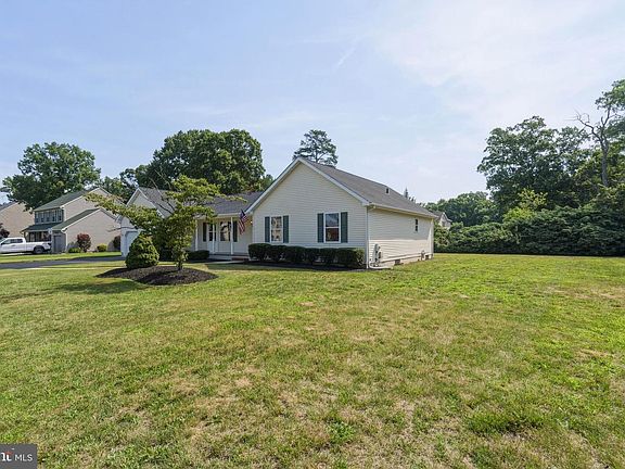 5th image of 957 Golda Ln