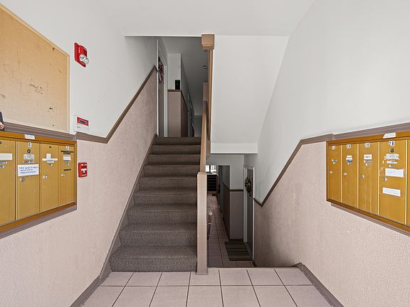 4th image of 10121 Hartford Ct APT 1B