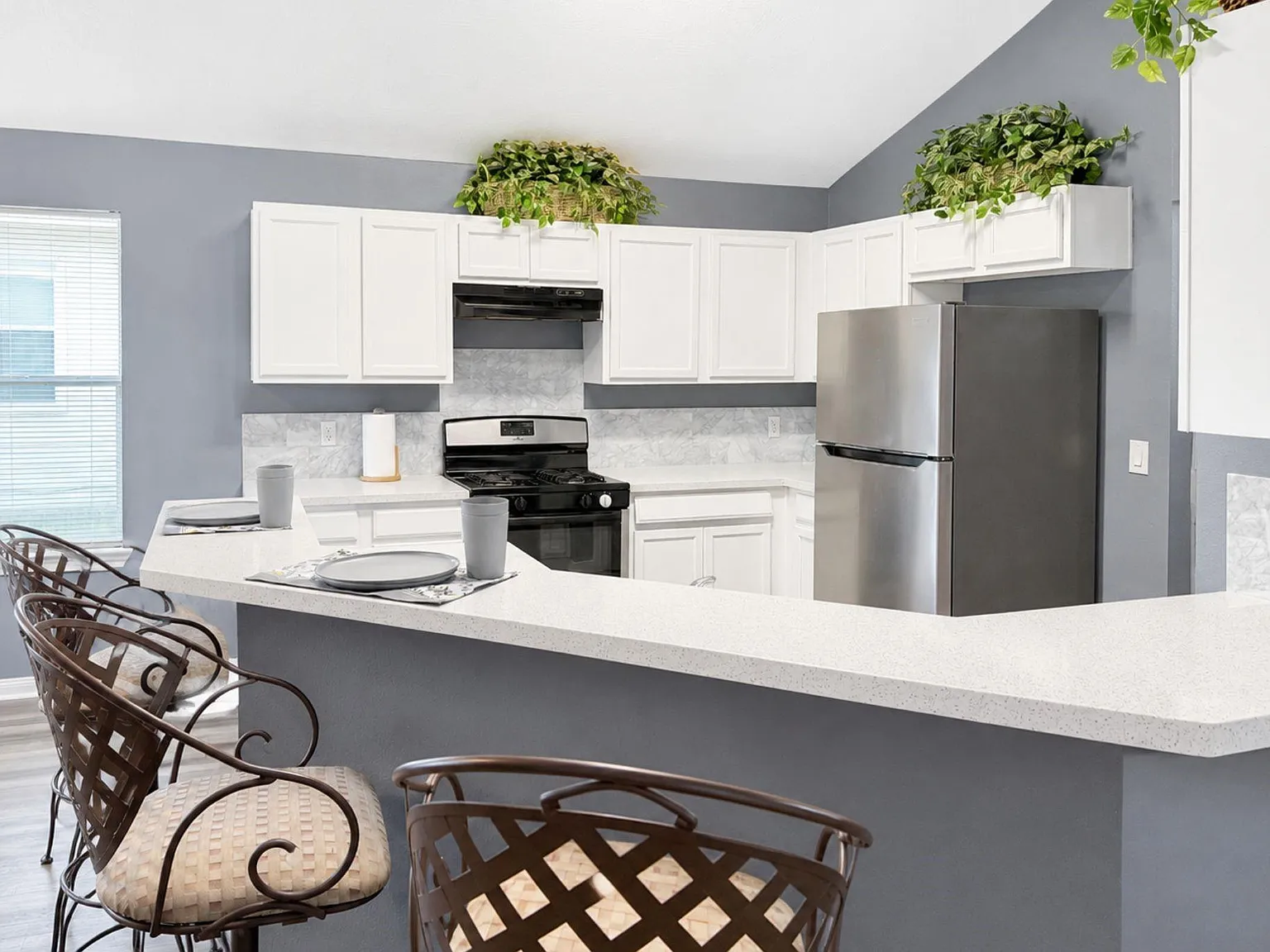 3 bed, 2.0 bath, 1459 sqft, $2,400 — Photo 3