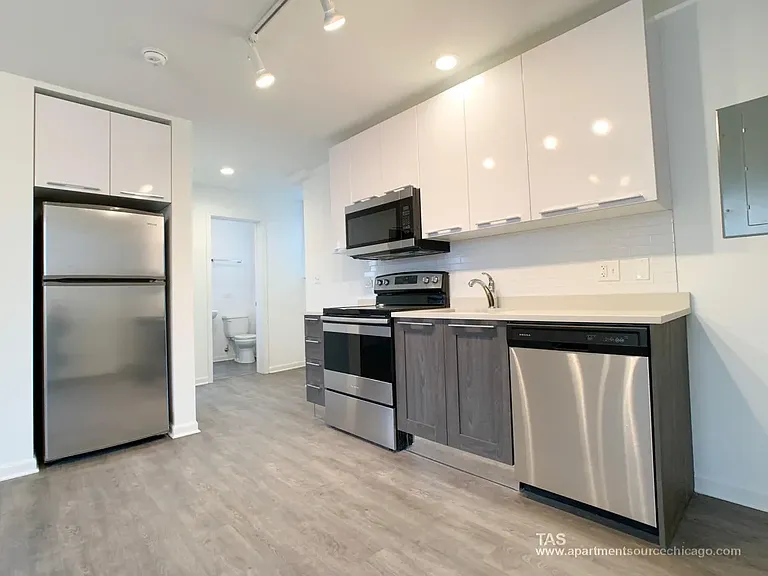 938 W Winona St #3 — Photo 3