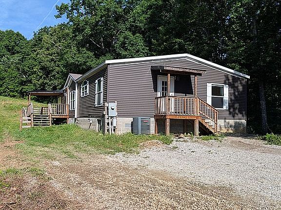 3rd image of 414 Copper Creek Rd