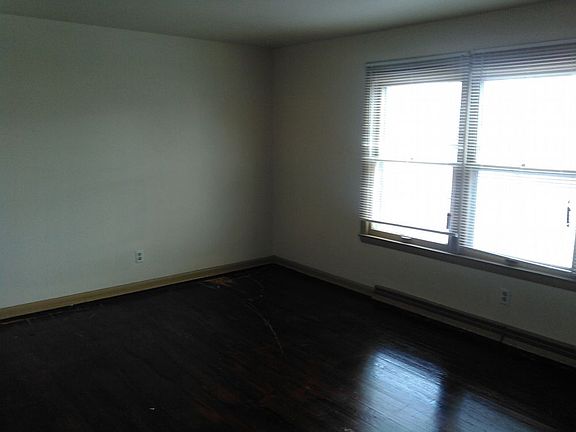 2nd image of 9507 W Beckett Ave