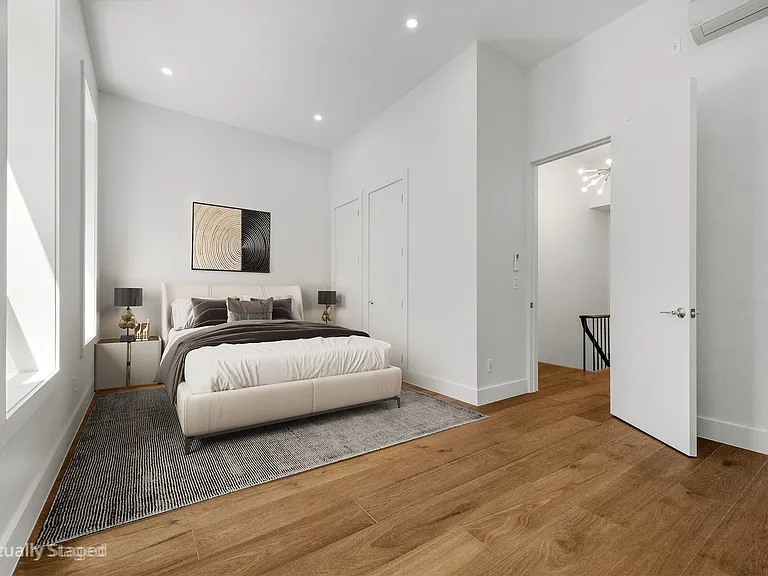 233 E 60th St #1 — Photo 16