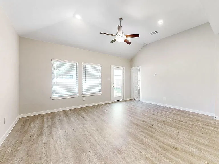 322 Wisteria Manor St — Photo 8