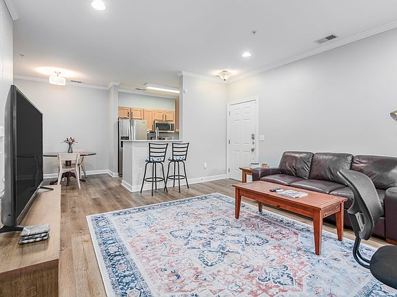 3rd image of 524 Aberdeen Dr APT 105