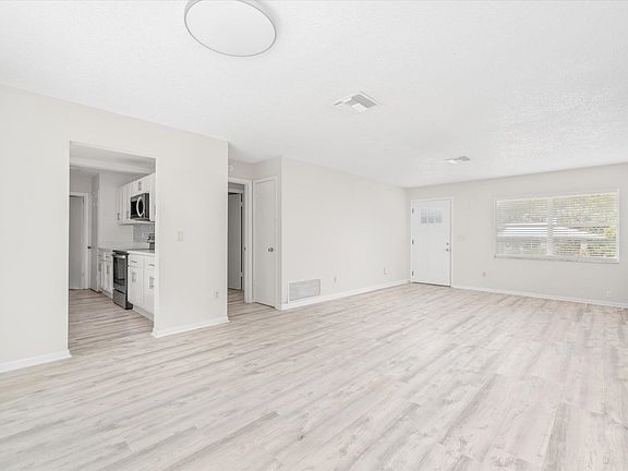 5th image of 367 Travino Ave