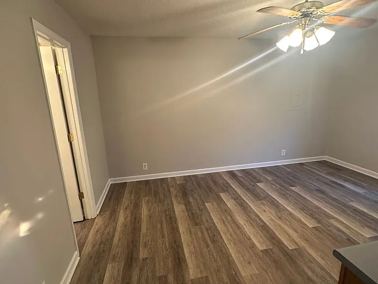 1130 Sloan St — Photo 17
