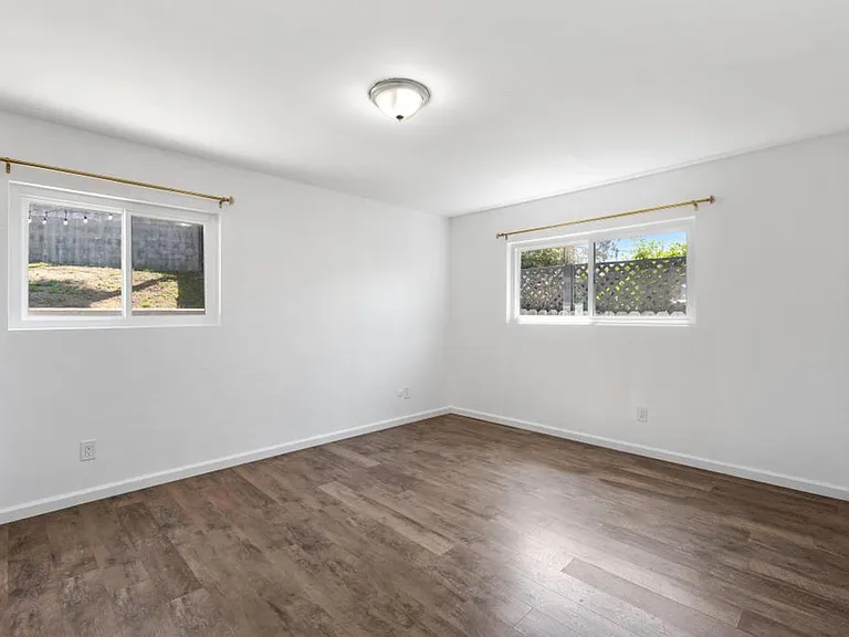 1007 Winston Dr — Photo 18