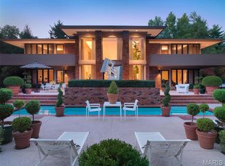 9104 Clayton Rd, Saint Louis, MO 63124