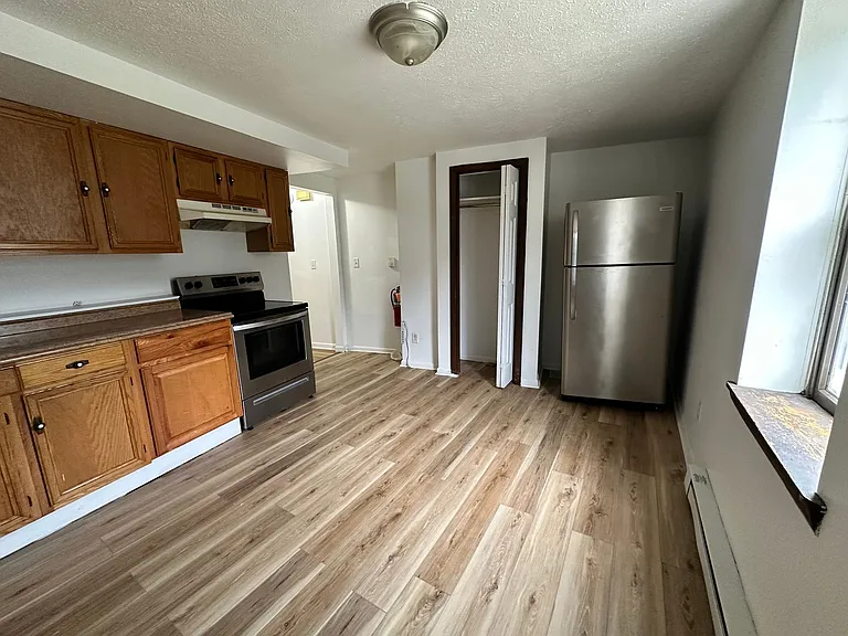 1025 Lynn Ave — Photo 3