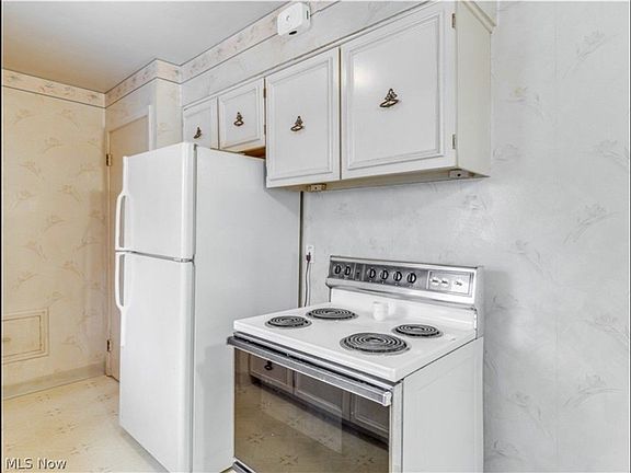 5th image of 175 Flora Dr