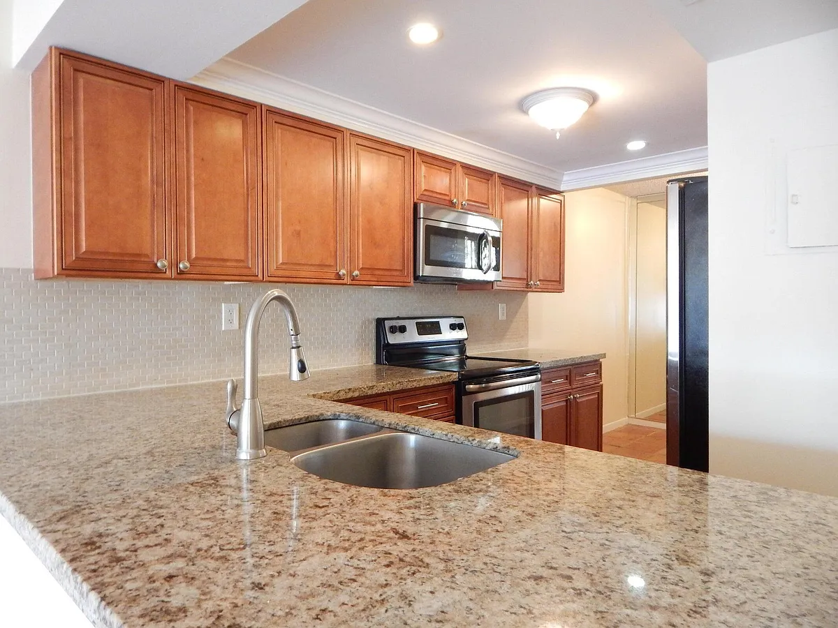 Building Photo - 9 Royal Palm Way #106