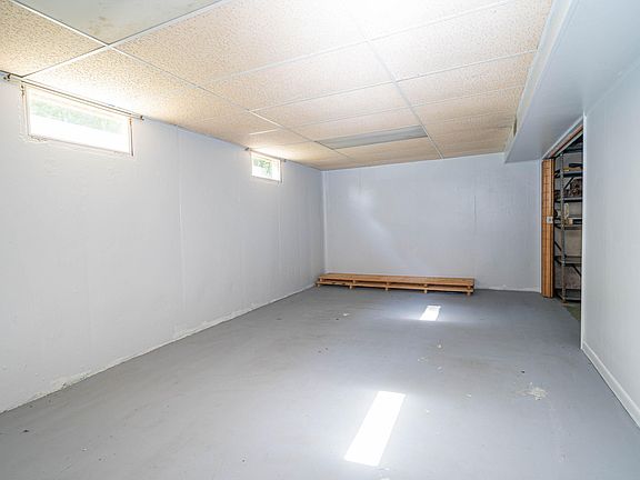 2nd image of 509 Sibley Ln