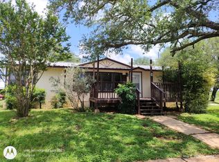 601 E Austin St, Llano, TX 78643