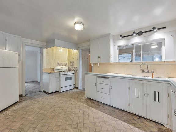 4th image of 964 Kenmore Lane