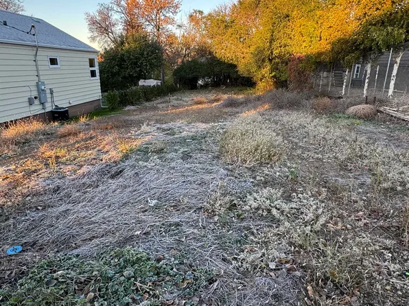 729 12th St NE, Minot, ND 58703