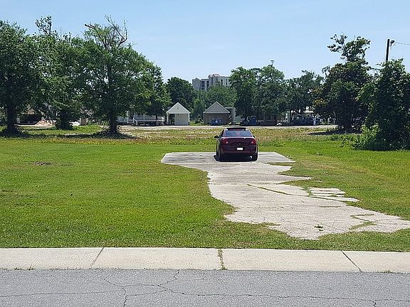 4th image of 158 Markham Dr
