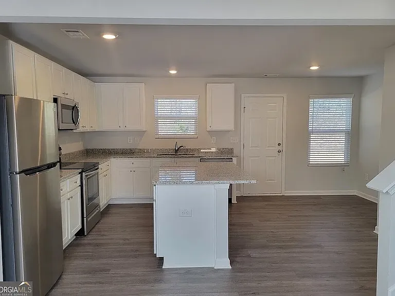 617 W Vincent Dr #10 — Photo 3