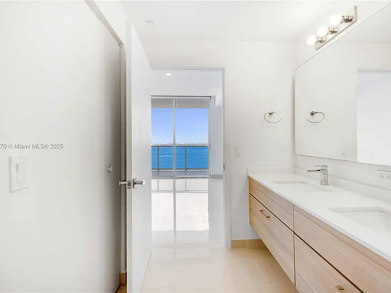 600 NE 27th St #3102 — Photo 13