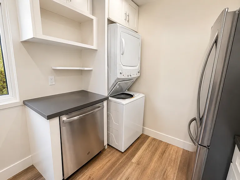 503 N Elena Ave #B — Photo 4