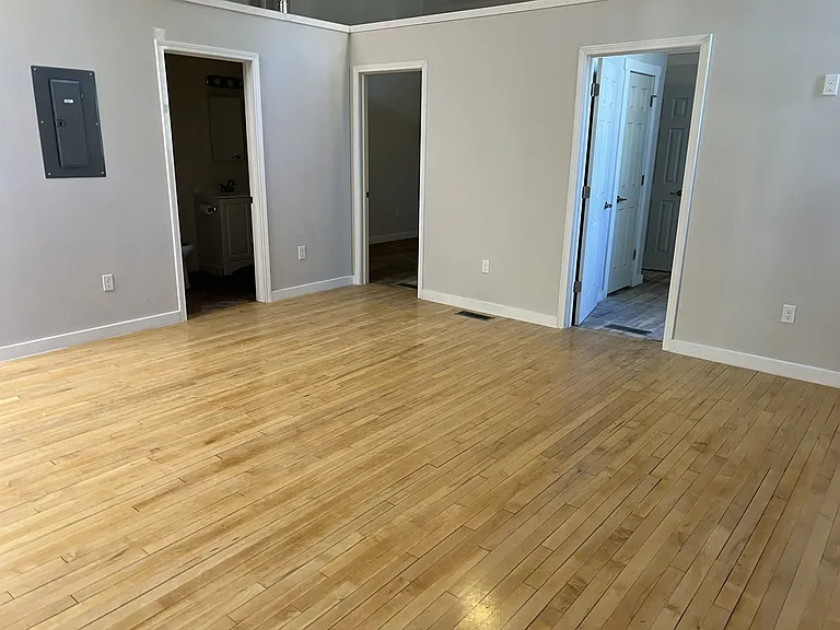 411 Clayton St — Photo 9