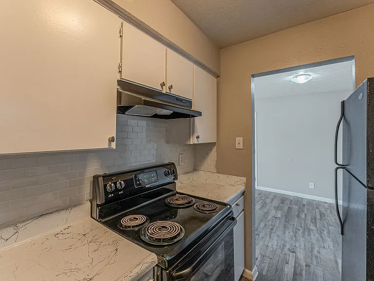 South Crest Apartments: All Bills Paid -Dazzling Dallas Apartments in Quiet Area! — Photo 63