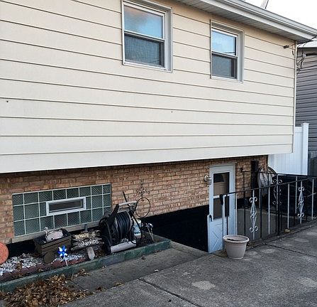4th image of 5921 S Natoma Ave