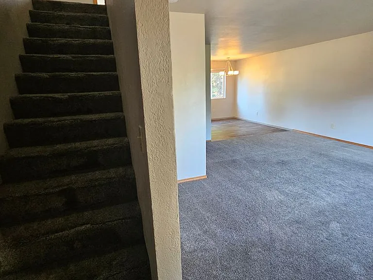 1822 NE Fairview Ave — Photo 4
