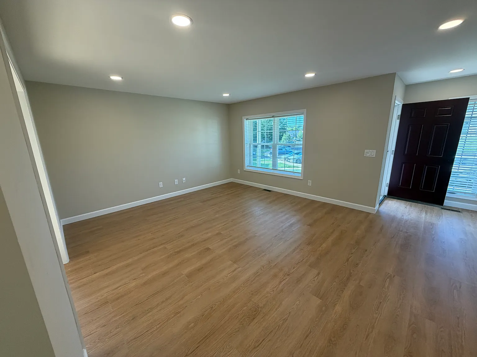 3 bed, 1975 sqft, $2,400 — Photo 2
