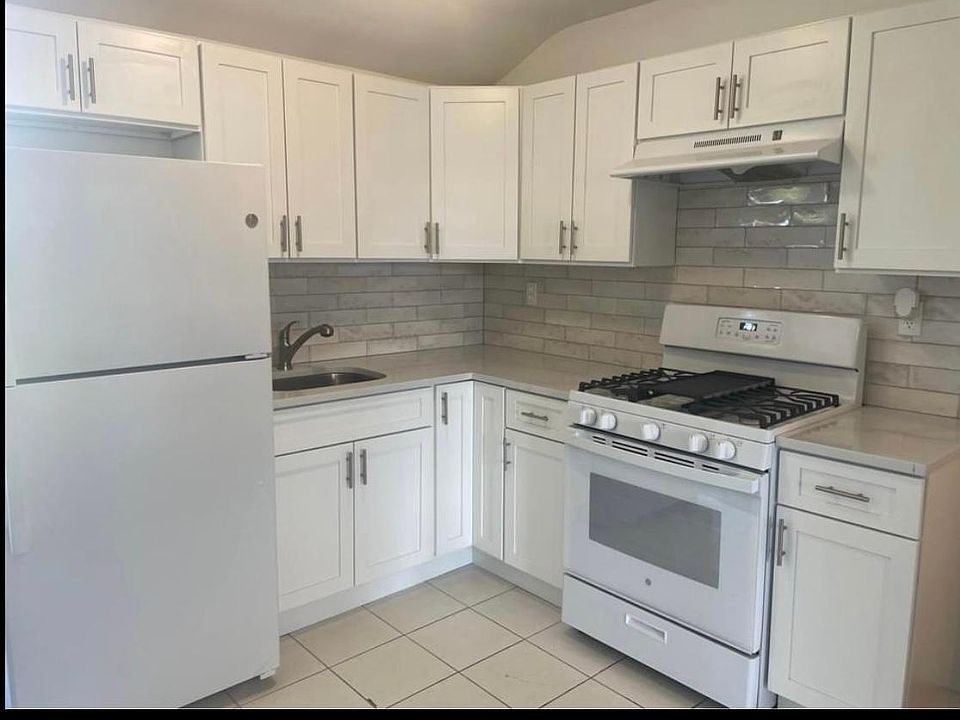 1st image of 1 Jules Dr #2