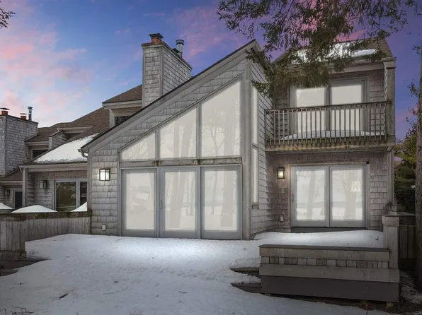 1057 Beach Rd, Harbor Springs, MI 49740