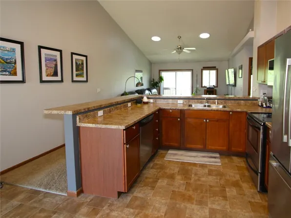 3521 Stoney Point Rd SW, Cedar Rapids, IA 52404
