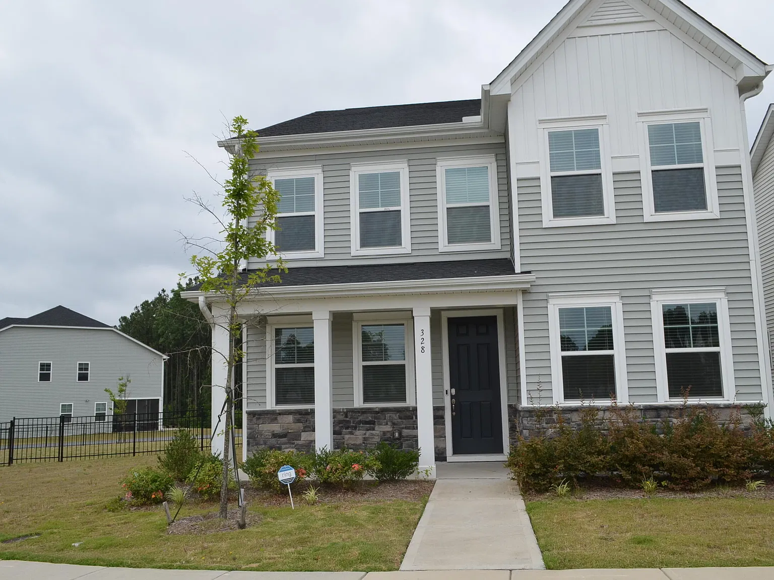 4 bed, 3.0 bath, 2550 sqft, $2,600 — Photo 1