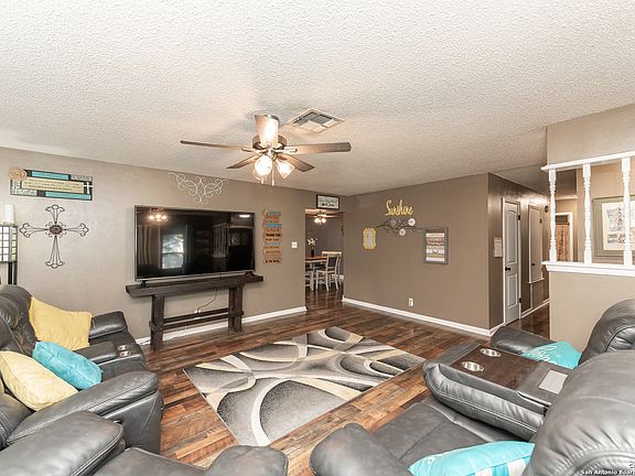 3rd image of 305 SUNNYLAND DR