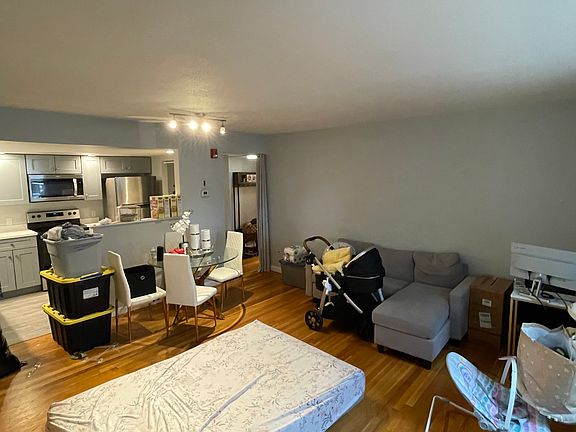 3rd image of 530 Vfw Pkwy #105