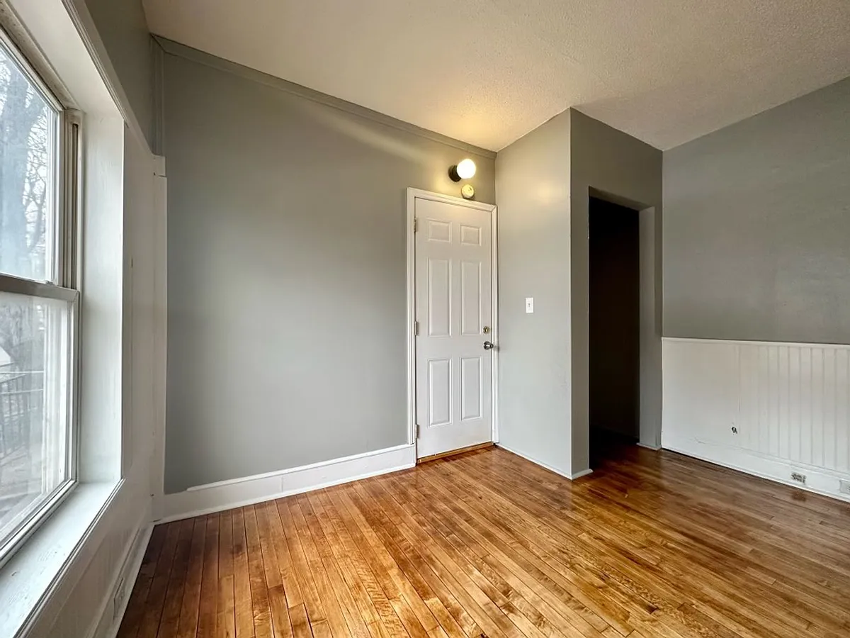 Building Photo - 318 27th Ave N