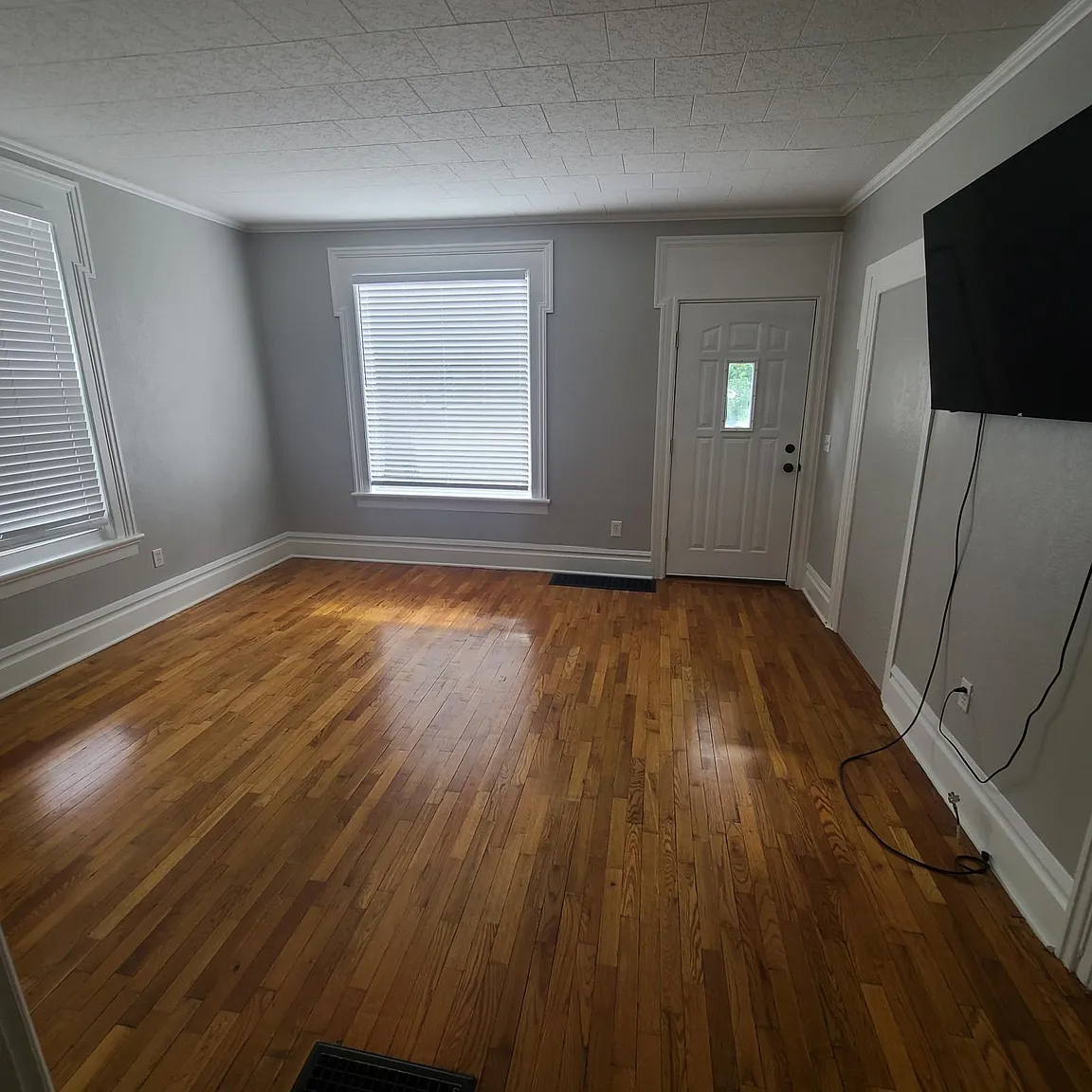 208 N Maple St photo 1