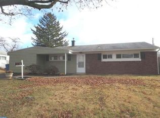 38 Ivory Rock Rd, Levittown, PA 19057