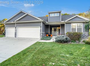 1400 Oakcrest Rd, Howell, MI 48843