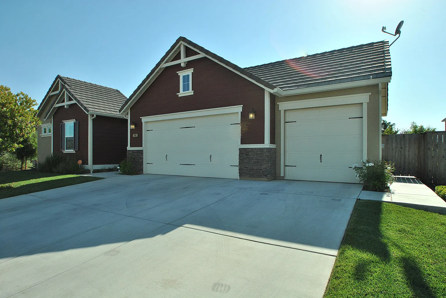 1046 Maine Ave photo 1