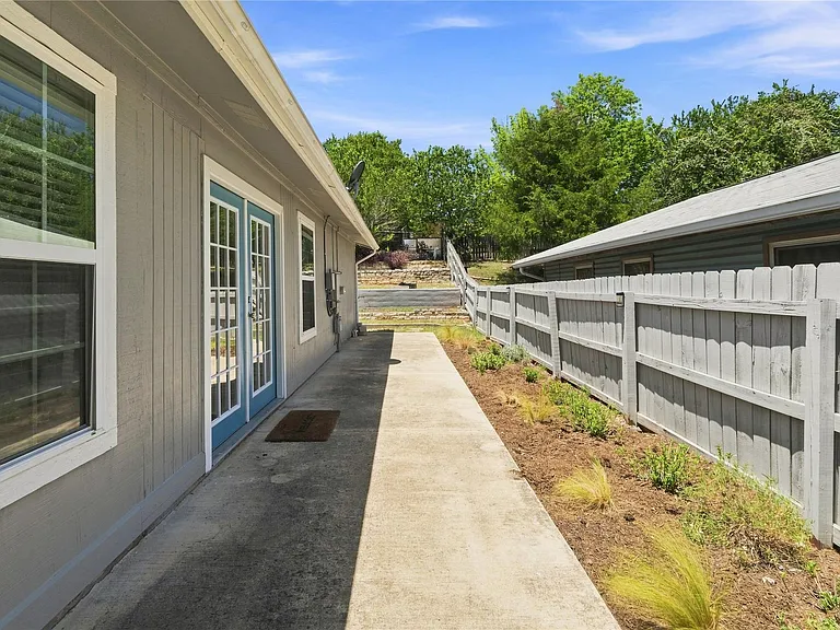 7000 Shannon Dr — Photo 31