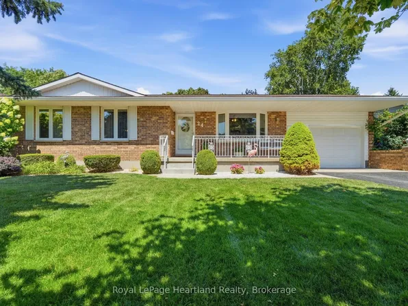 24 Leonard Dr, Goderich, ON N7A 4K6